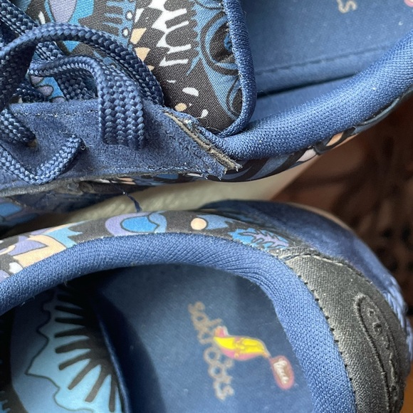 Sneakers - Picture 2 of 5